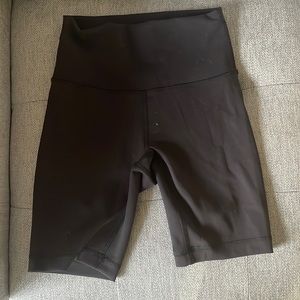 Lululemon size 4 8” bike shorts